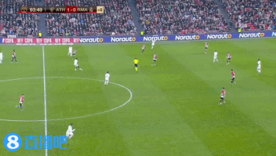 弗兰克在赛后走向球员通道，热刺球迷响起漫天嘘声