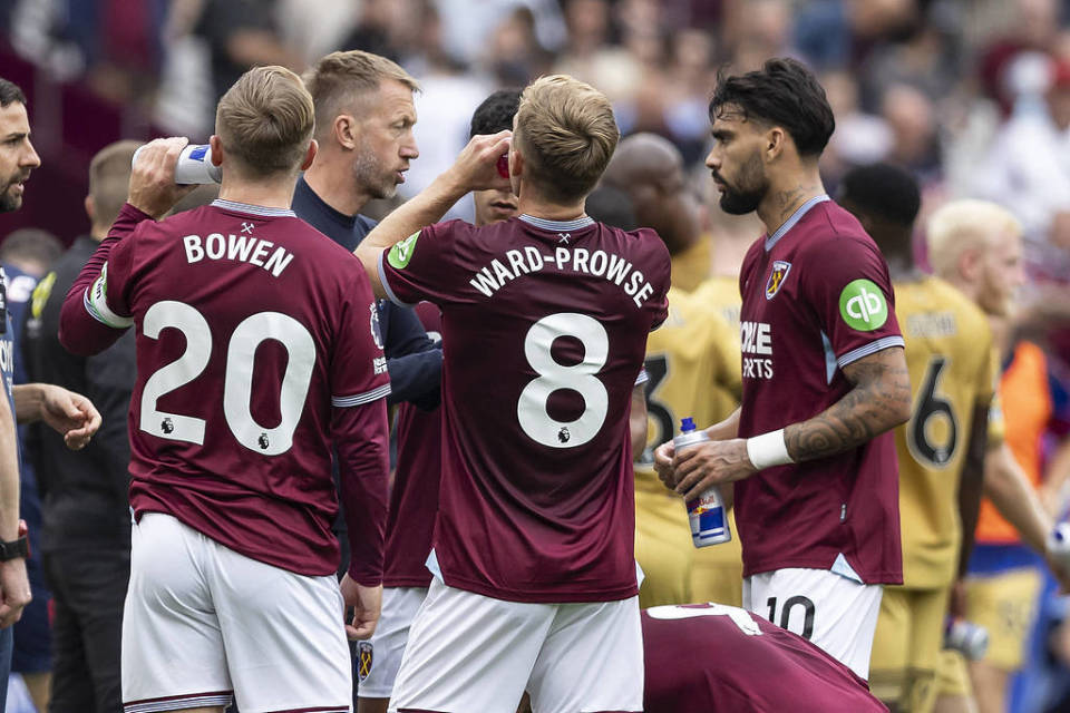 Xbox无线手柄全球缺货 ／ “杀鸡”恋爱模拟游戏Steam页面上线