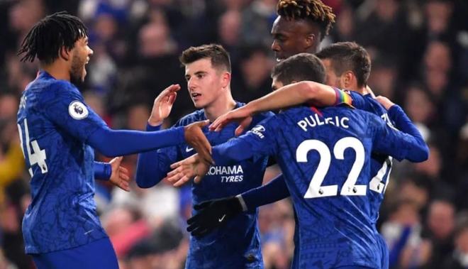 《热血传奇怀旧版》珍品降临，装备属性之谜等待勇士揭秘